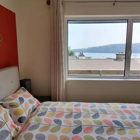 Crow's Nest - 3 - Self Catering Apartment Glandore